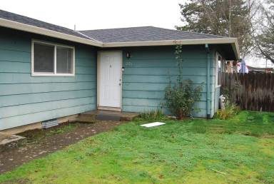 Main picture of 201 E 7th St