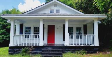 Main picture of 919 Logan St