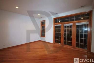 Main picture of 2551 N Southport Ave
