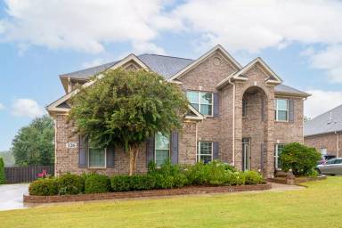 Main picture of 126 Autumn Wind Dr
