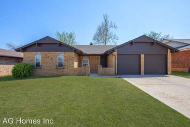 Main picture of 116 E Cypress Ave