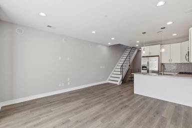 Main picture of 2439 W Oxford St