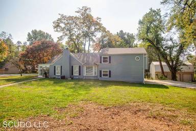 Main picture of 1800 S Lake Dr