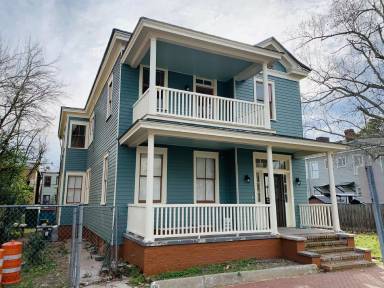 Main picture of 215 W Anderson St