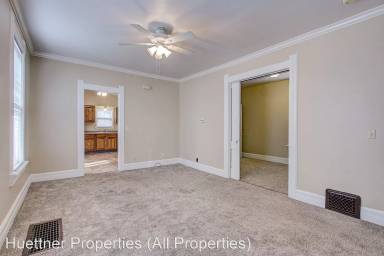 Main picture of 2423 N Holton St