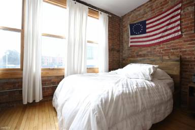 Main picture of 2120 Michigan Ave