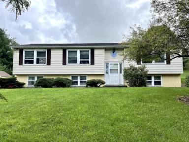 Main picture of 3 Knollwood Dr