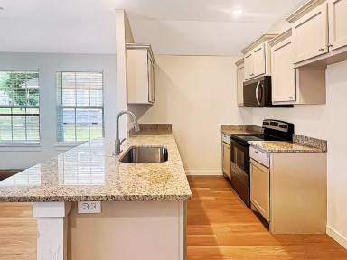 Main picture of 1205 SW Bishop Rd