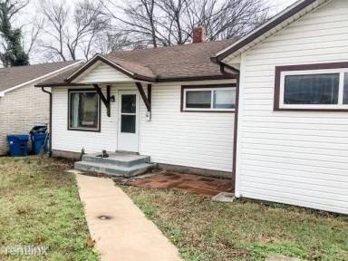 Main picture of 3040 E 9th St