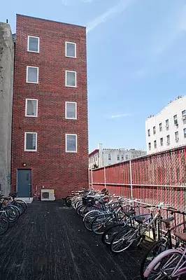 Main picture of 960 Willoughby Ave