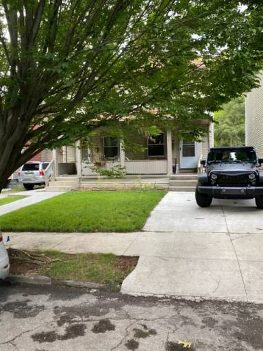 Main picture of 44 W Lakeview Ave