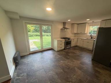Main picture of 1270 West St