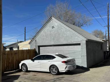 Main picture of 2110 S Sherman St