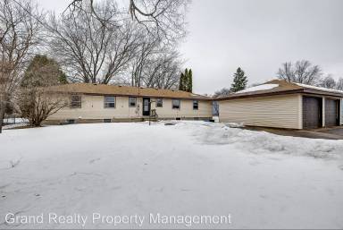 Main picture of 7313 Able St NE