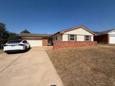 Main picture of 5813 NW 66th St