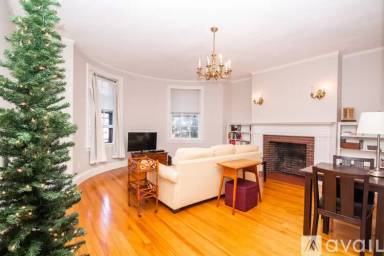 Main picture of 1253 Beacon St
