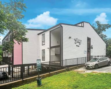 Main picture of 301 W 29th St