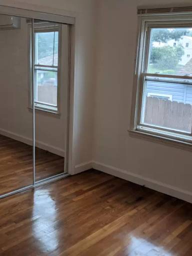 Main picture of 1001 E Main St