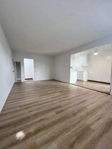 Main picture of 306 E Hyde Park Blvd