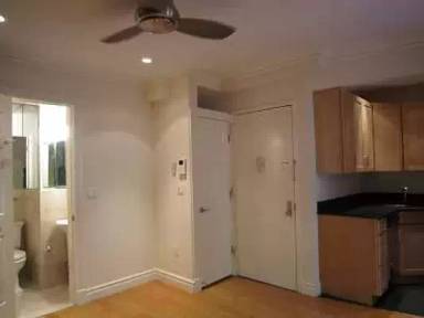 Main picture of 420 E 9th St