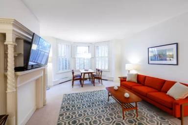 Main picture of 387 Commonwealth Ave