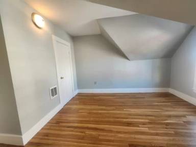 Main picture of 20 S Elm St