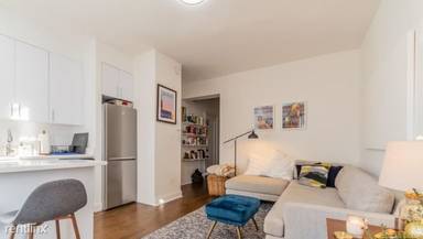Main picture of 71 W 12th St