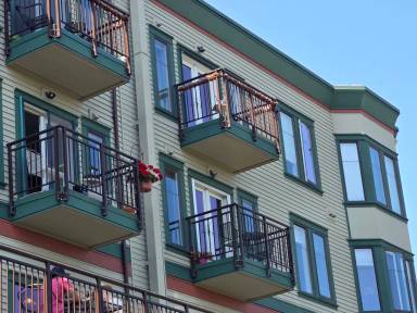 Main picture of 940 Lawrence St