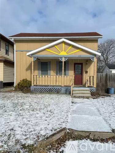 Main picture of 212 W 9th St