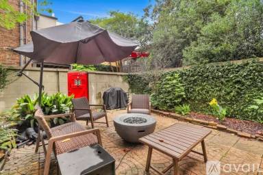 Main picture of 415 Price St
