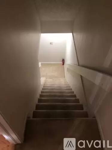 Main picture of 975 Harbourne St