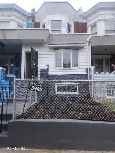 Main picture of 5945 Webster St
