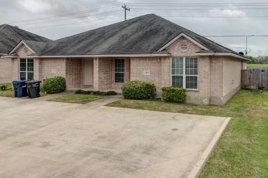 Main picture of 3744 Oldenburg Ln