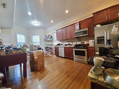 Main picture of 18 Robeson St
