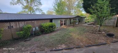 Main picture of 12 Ridgewood Ln