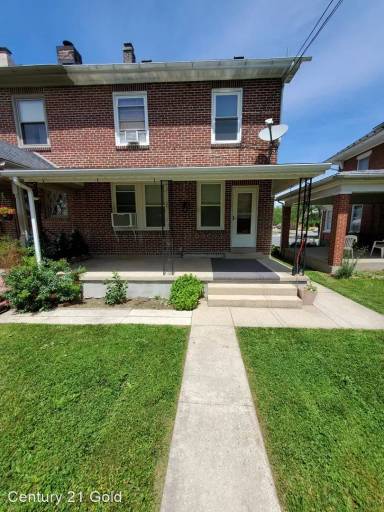 Main picture of 124 E Main St