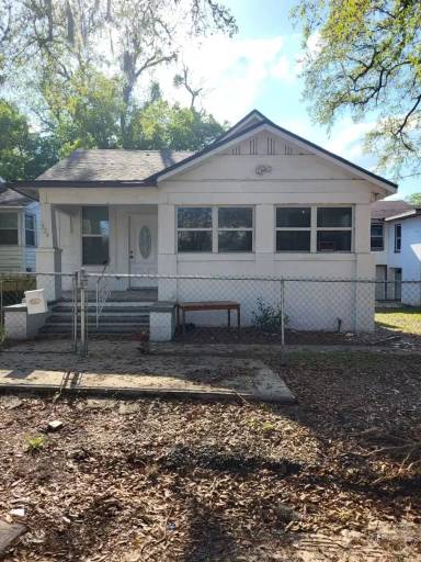 Main picture of 324 Nixon St