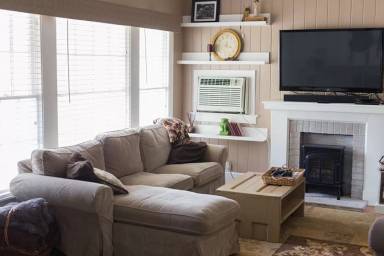 Main picture of 216 Hayter St