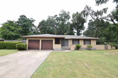 Main picture of 3301 Hickory Rd
