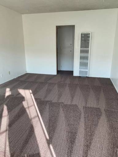 Main picture of 2913 W Rosecrans Ave