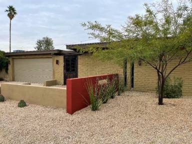 Main picture of 3733 E Poinsettia Dr