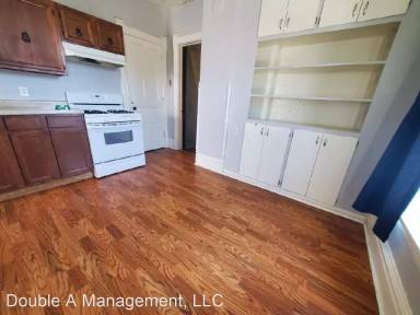 Main picture of 420 1/2 W Bremer Ave
