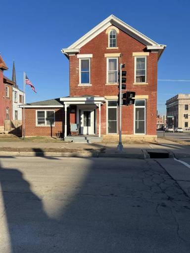 Main picture of 1404 Iowa St