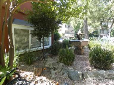 Main picture of 1240 N Orange Grove Ave