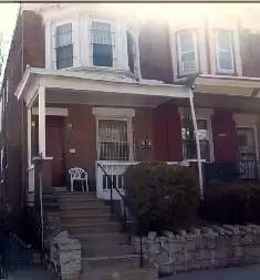 Main picture of 5202 Webster St