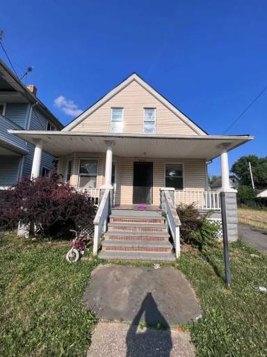 Main picture of 2907 E 118th St
