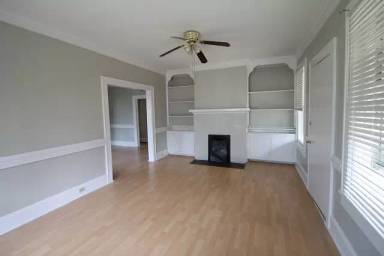 Main picture of 320 Oak Dr