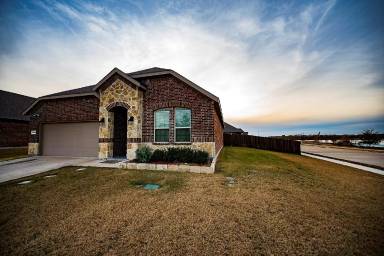 Main picture of 4009 Waterford Dr