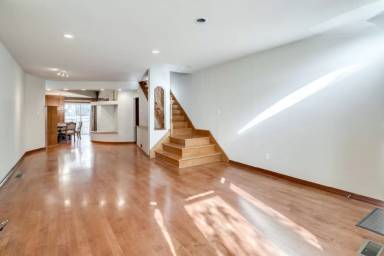 Main picture of 2219 Bainbridge St