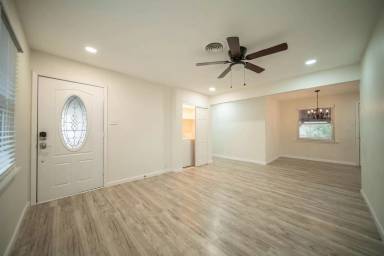 Main picture of 810 E Rosedale St